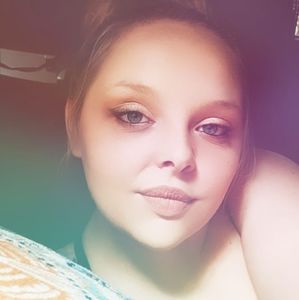 Meet your Posher, Caitlin